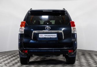 Подержанный автомобиль Toyota Land Cruiser Prado 2010 года (6 фото)