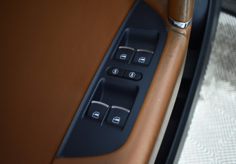 Подержанный автомобиль Volkswagen Touareg 2014 года (16 фото)