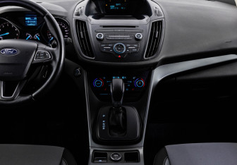 Подержанный автомобиль Ford Kuga 2017 года (12 фото)