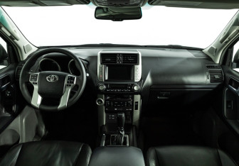 Подержанный автомобиль Toyota Land Cruiser Prado 2011 года (13 фото)