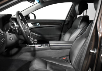 Подержанный автомобиль Genesis G80 2019 года (11 фото)