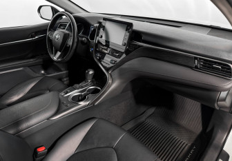 Подержанный автомобиль Toyota Camry Sedan 2021 года (14 фото)