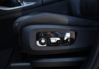 Подержанный автомобиль BMW X5 2020 года (25 фото)