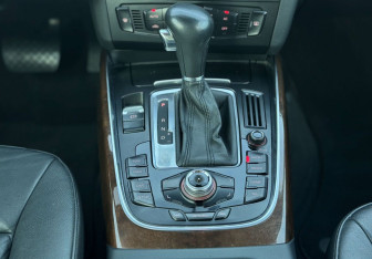 Подержанный автомобиль Audi Q5 2008 года (16 фото)