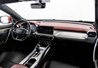 Подержанный автомобиль Geely Coolray 2021 года (13 фото)