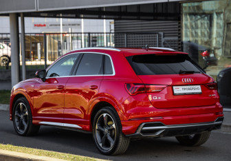 Подержанный автомобиль Audi Q3 2021 года (7 фото)