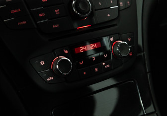 Подержанный автомобиль Opel Insignia Sedan 2013 года (17 фото)