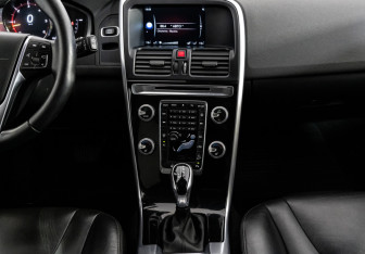 Подержанный автомобиль Volvo XC60 2016 года (13 фото)