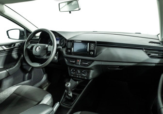 Подержанный автомобиль Skoda Rapid Liftback 2020 года (9 фото)