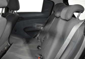 Подержанный автомобиль Chevrolet Spark 2012 года (11 фото)