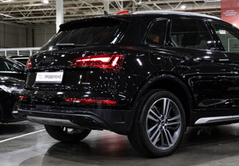 Подержанный автомобиль Audi Q5 2021 года (7 фото)