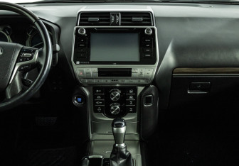 Подержанный автомобиль Toyota Land Cruiser Prado 2017 года (14 фото)