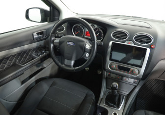 Подержанный автомобиль Ford Focus Sedan 2010 года (8 фото)