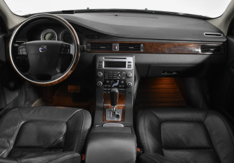 Подержанный автомобиль Volvo XC70 2008 года (13 фото)