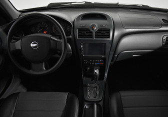 Подержанный автомобиль Nissan Almera Classic 2006 года (13 фото)