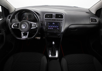 Подержанный автомобиль Volkswagen Polo Sedan 2018 года (8 фото)