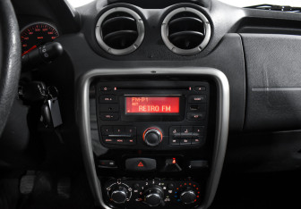 Подержанный автомобиль Renault Duster 2014 года (16 фото)