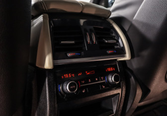 Подержанный автомобиль BMW X6 2016 года (43 фото)