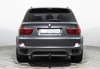 Подержанный автомобиль BMW X5 2012 года (6 фото)