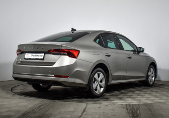 Подержанный автомобиль Skoda Octavia Liftback 2020 года (5 фото)