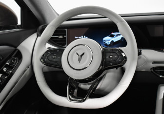 Подержанный автомобиль Voyah Free 2024 года (16 фото)