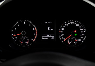 Подержанный автомобиль Volkswagen Jetta Sedan 2014 года (20 фото)