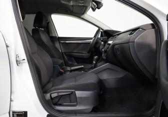 Подержанный автомобиль Skoda Octavia Liftback 2017 года (21 фото)