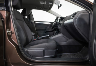 Подержанный автомобиль Volkswagen Jetta Sedan 2017 года (17 фото)