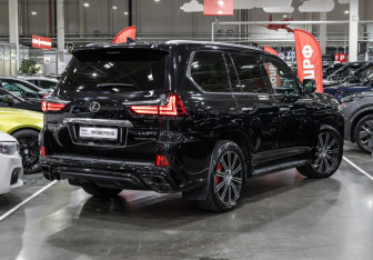 Подержанный автомобиль Lexus LX 2020 года (7 фото)