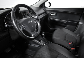 Подержанный автомобиль Kia Rio Hatchback 2016 года (9 фото)