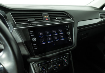 Подержанный автомобиль Volkswagen Tiguan 2018 года (16 фото)