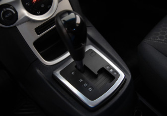 Подержанный автомобиль Ford Fiesta Hatchback 2011 года (12 фото)