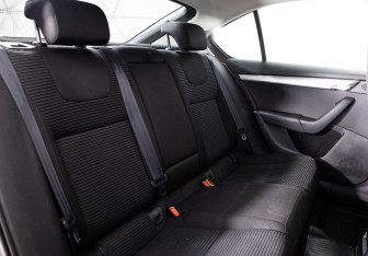 Подержанный автомобиль Skoda Octavia Liftback 2014 года (13 фото)