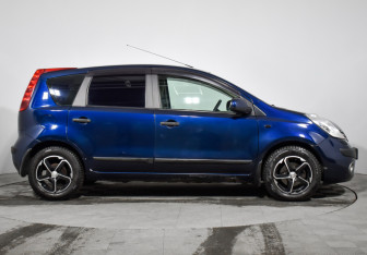 Подержанный автомобиль Nissan Note 2006 года (4 фото)
