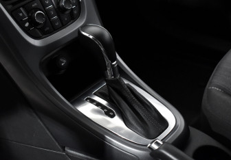 Подержанный автомобиль Opel Astra Hatchback 2013 года (11 фото)