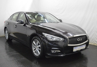 Подержанный автомобиль Infiniti Q50 2015 года (3 фото)