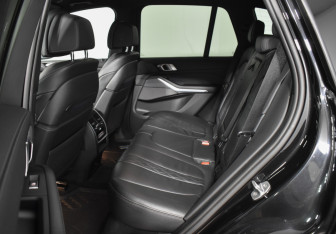 Подержанный автомобиль BMW X5 2019 года (11 фото)