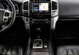 Подержанный автомобиль Toyota Land Cruiser Suv 2014 года (14 фото)