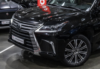 Подержанный автомобиль Lexus LX 2016 года (2 фото)