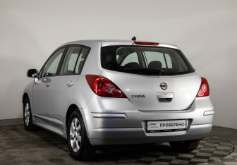 Подержанный автомобиль Nissan Tiida Hatchback 2010 года (7 фото)