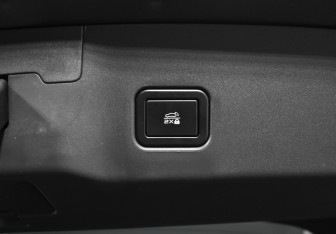 Подержанный автомобиль Changan UNI-V 2023 года (23 фото)