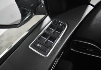 Подержанный автомобиль Jaguar F-Pace 2017 года (19 фото)