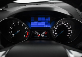 Подержанный автомобиль Ford Kuga 2013 года (19 фото)