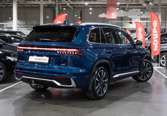 Подержанный автомобиль Geely Monjaro 2023 года (9 фото)