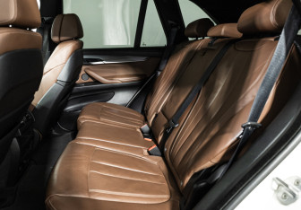 Подержанный автомобиль BMW X5 2017 года (10 фото)