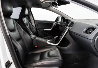 Подержанный автомобиль Volvo S60 2013 года (22 фото)