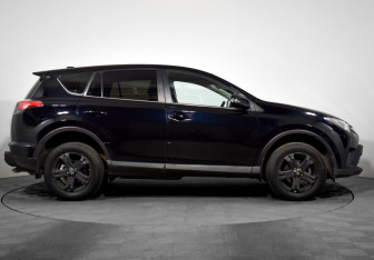 Подержанный автомобиль Toyota RAV4 2018 года (4 фото)