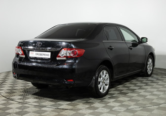 Подержанный автомобиль Toyota Corolla Sedan 2012 года (5 фото)