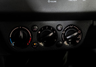 Подержанный автомобиль Suzuki Swift Hatchback 2010 года (13 фото)