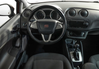 Подержанный автомобиль SEAT Ibiza Hatchback 2012 года (9 фото)